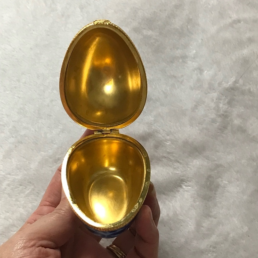 Designed By Shibata Japan Porcelain Hand Painted Egg Shaped Hinged Trinket Box - Picture 9 of 13